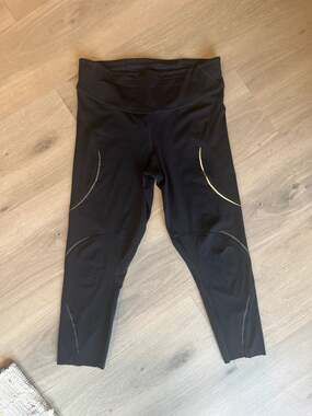 Lululemon Base Pace High-Rise Reflective Crop 23" in Black Size 12